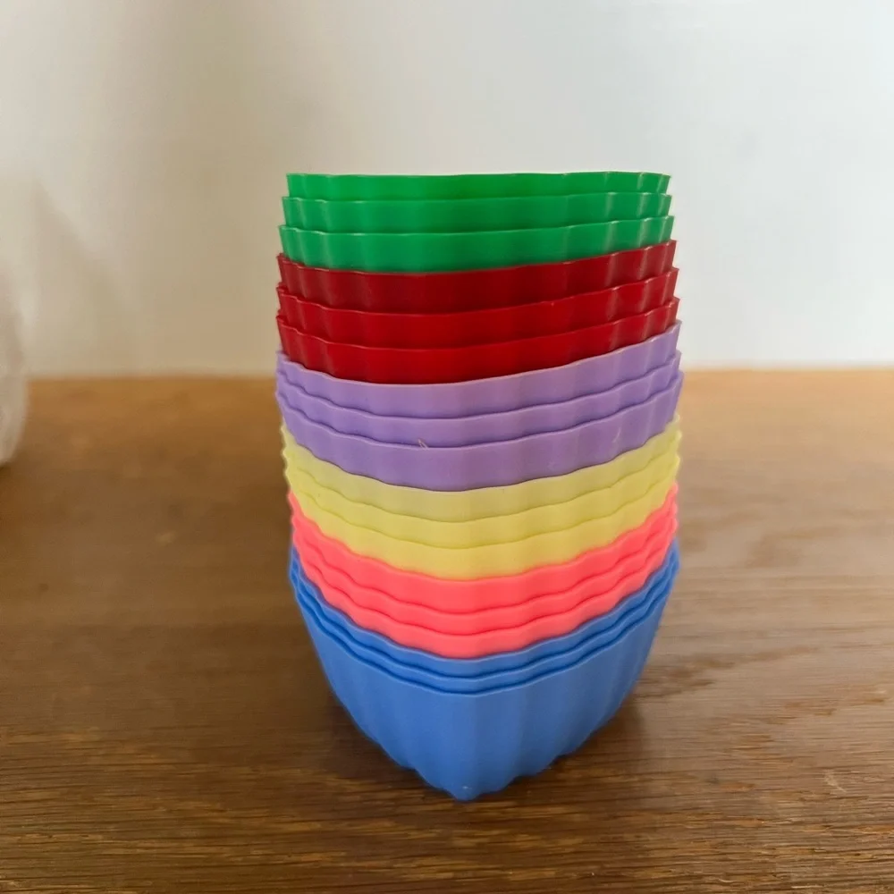 Heart-Shaped Silicone Baking Cups 18 NWT